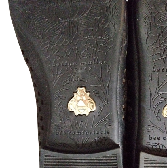 Bettye Muller Janae Black Perforated Leather Flats Women's Slip-On Loafers 8.5 - Picture 9 of 10